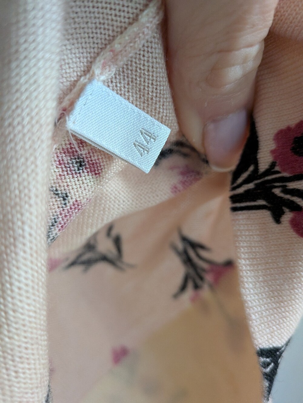 Prada Pink Floral Short-Sleeve Top with Black V-Neck Collar - Picture 5 of 5